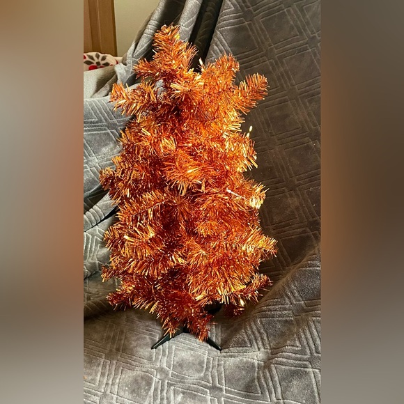 Halloween (NWT) tinsel tree 3 orange -1 black/orange 22” H - home decor - Picture 7 of 17